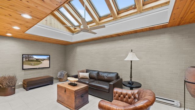 66 Watergate Road, South Barrington, IL 60010