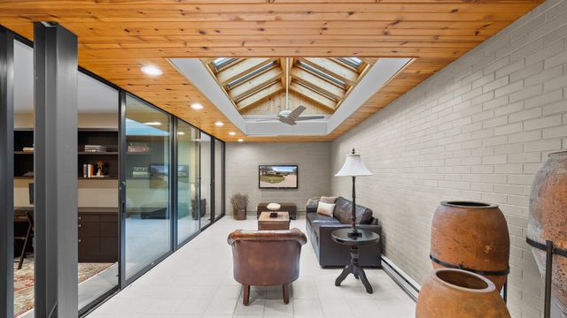 66 Watergate Road, South Barrington, IL 60010