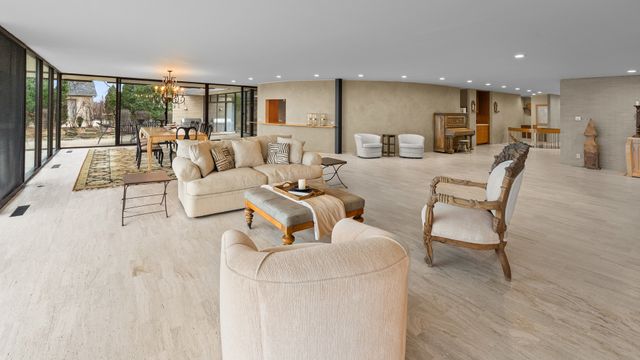 66 Watergate Road, South Barrington, IL 60010