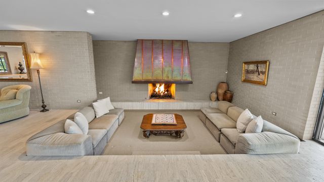 66 Watergate Road, South Barrington, IL 60010