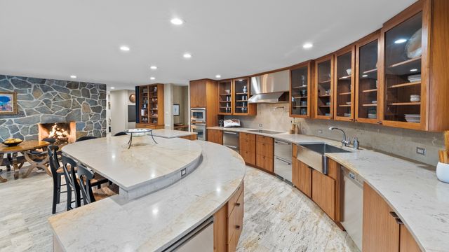 66 Watergate Road, South Barrington, IL 60010