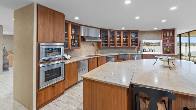 66 Watergate Road, South Barrington, IL 60010