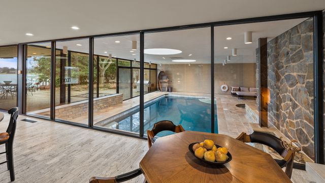 66 Watergate Road, South Barrington, IL 60010