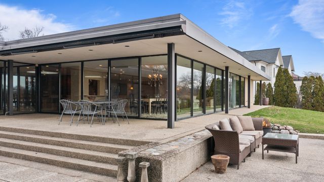 66 Watergate Road, South Barrington, IL 60010