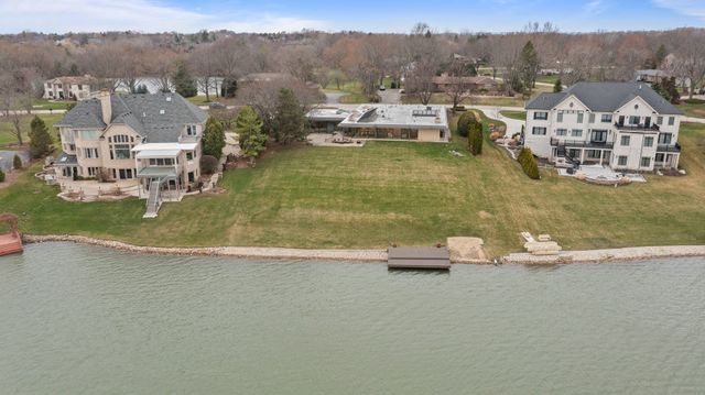 66 Watergate Road, South Barrington, IL 60010