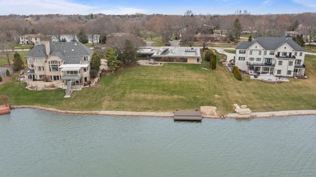66 Watergate Road, South Barrington, IL 60010