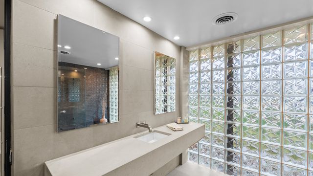 66 Watergate Road, South Barrington, IL 60010