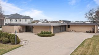 66 Watergate Road, South Barrington, IL 60010