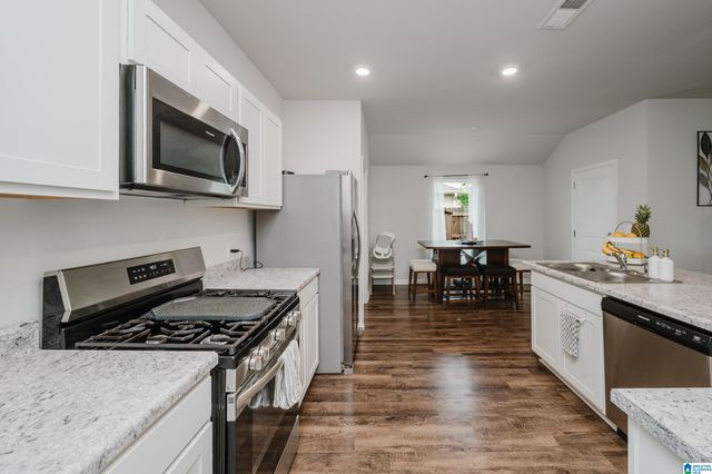286 AMBER AVENUE, Calera, AL 35040