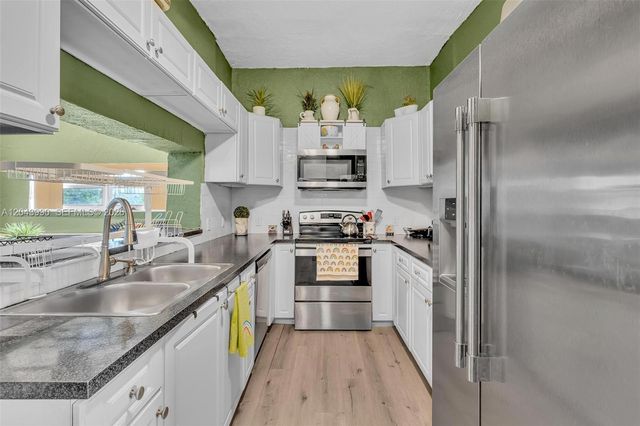 1800 NW 3rd Ct, Fort Lauderdale, FL 33311