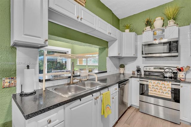 1800 NW 3rd Ct, Fort Lauderdale, FL 33311