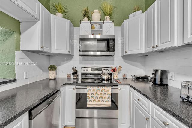 1800 NW 3rd Ct, Fort Lauderdale, FL 33311