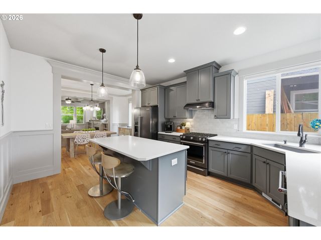 1024 Ne GOING St, Portland, OR 97211