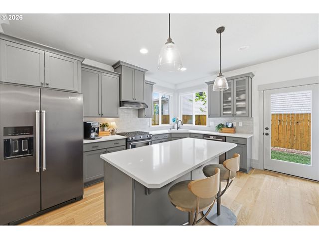 1024 Ne GOING St, Portland, OR 97211