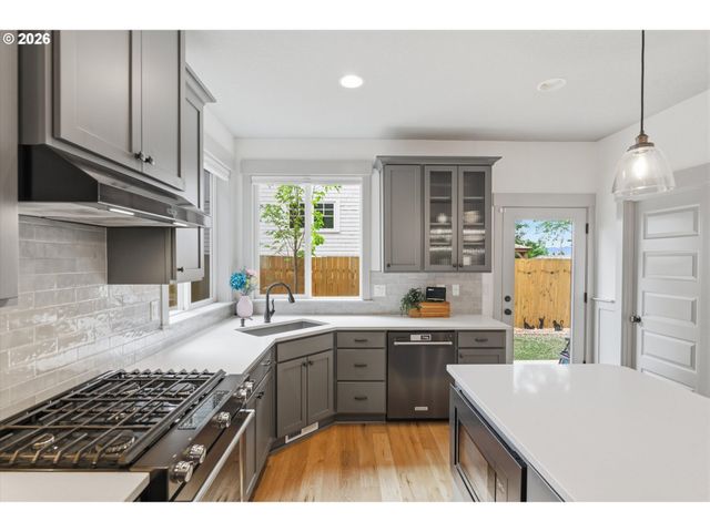 1024 Ne GOING St, Portland, OR 97211