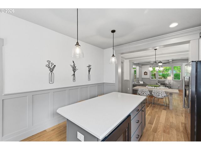 1024 Ne GOING St, Portland, OR 97211