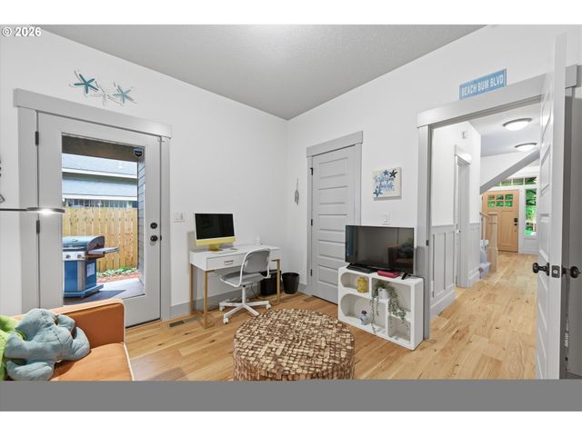 1024 Ne GOING St, Portland, OR 97211