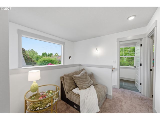 1024 Ne GOING St, Portland, OR 97211