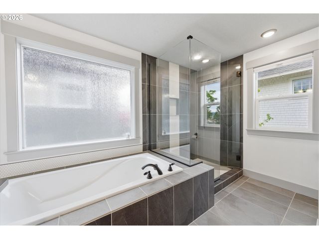 1024 Ne GOING St, Portland, OR 97211