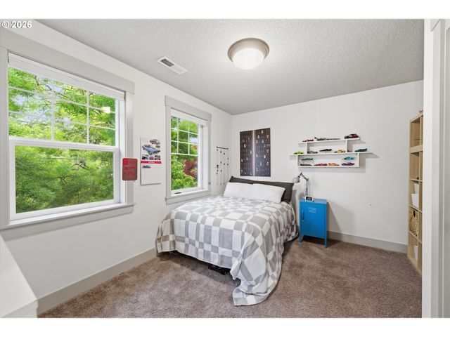 1024 Ne GOING St, Portland, OR 97211