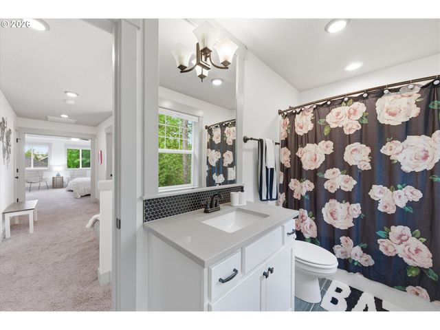 1024 Ne GOING St, Portland, OR 97211