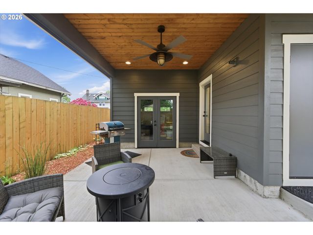 1024 Ne GOING St, Portland, OR 97211