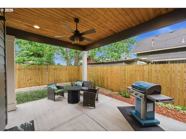 1024 Ne GOING St, Portland, OR 97211
