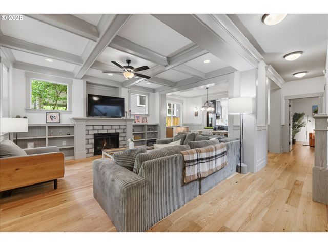 1024 Ne GOING St, Portland, OR 97211