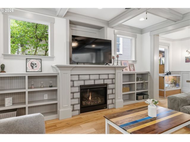 1024 Ne GOING St, Portland, OR 97211