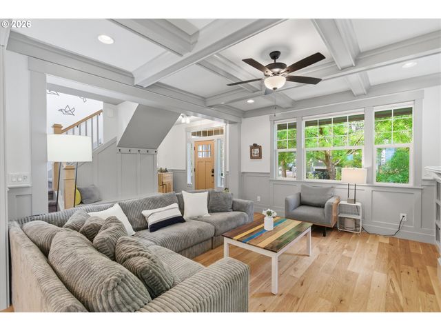 1024 Ne GOING St, Portland, OR 97211
