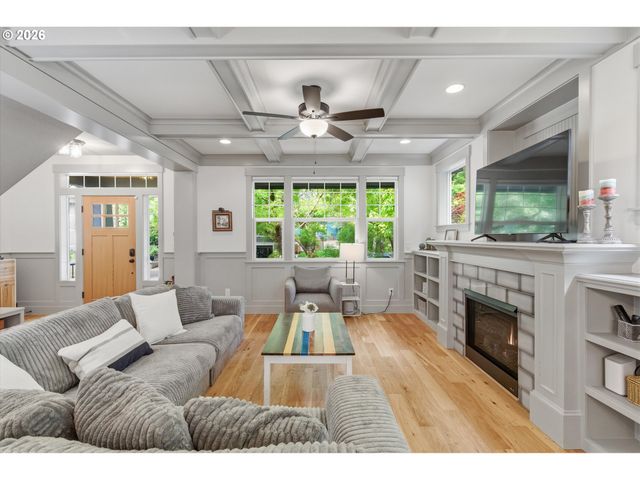 1024 Ne GOING St, Portland, OR 97211