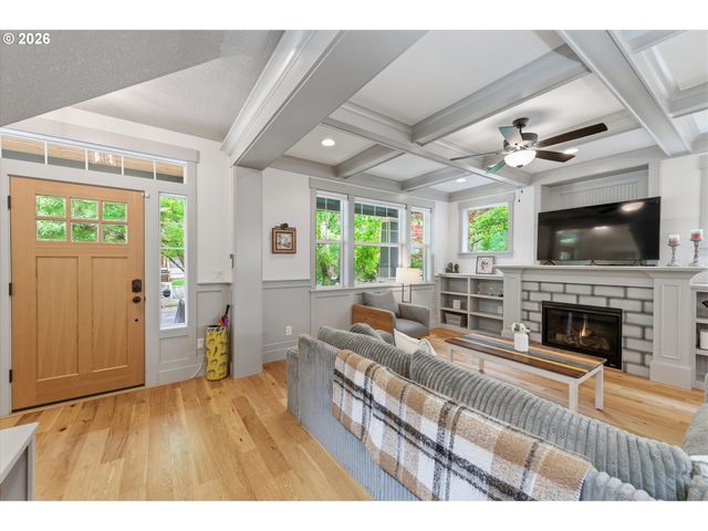 1024 Ne GOING St, Portland, OR 97211