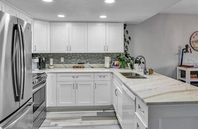 661 POINSETTIA AVENUE 104, Clearwater Beach, FL 33767