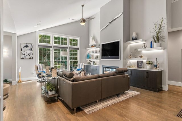 1 Mccarron Drive, Hampton, NH 03842