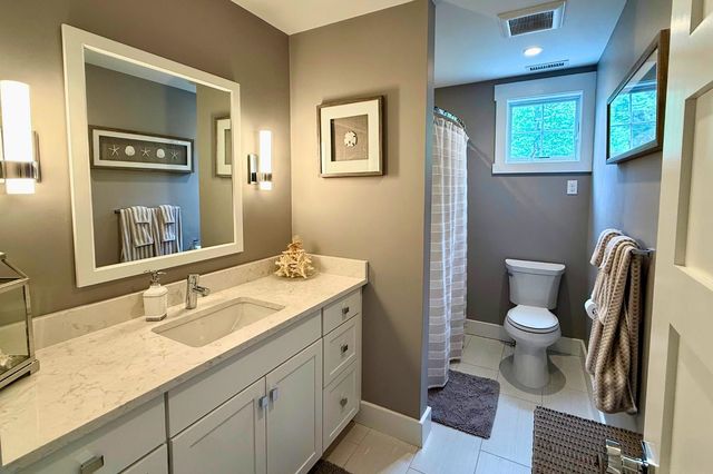 1 Mccarron Drive, Hampton, NH 03842
