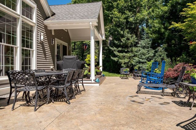 1 Mccarron Drive, Hampton, NH 03842