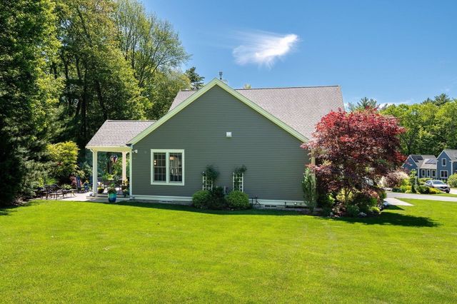 1 Mccarron Drive, Hampton, NH 03842