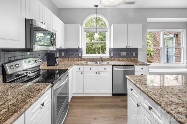5016 Hickory Lake Lane, Matthews, NC 28105