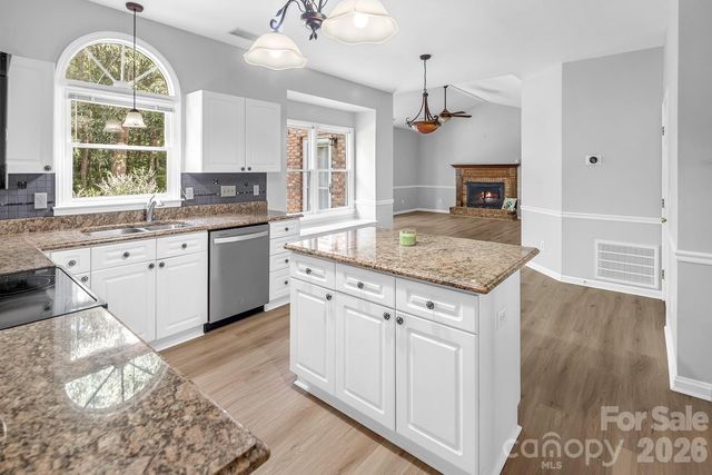 5016 Hickory Lake Lane, Matthews, NC 28105