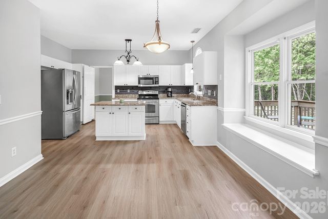5016 Hickory Lake Lane, Matthews, NC 28105