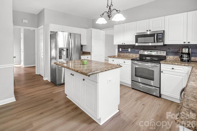 5016 Hickory Lake Lane, Matthews, NC 28105