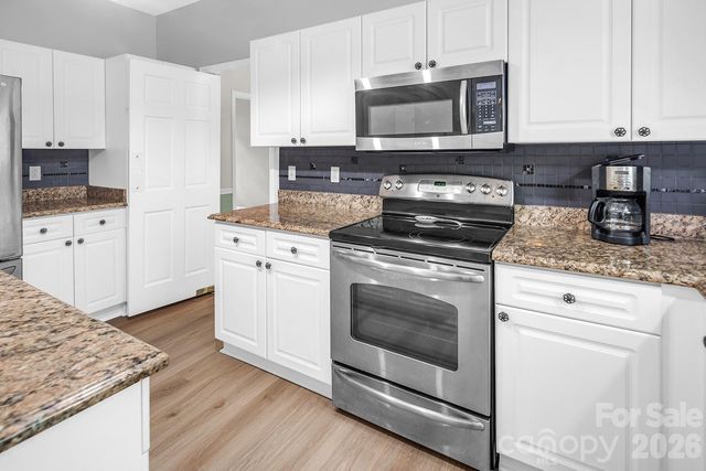 5016 Hickory Lake Lane, Matthews, NC 28105