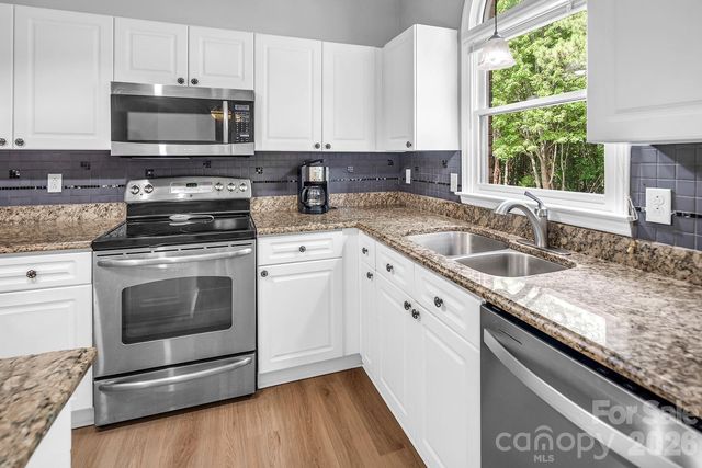 5016 Hickory Lake Lane, Matthews, NC 28105