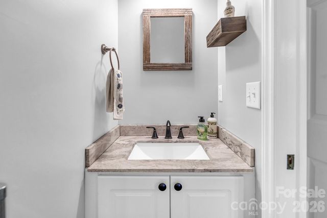 5016 Hickory Lake Lane, Matthews, NC 28105