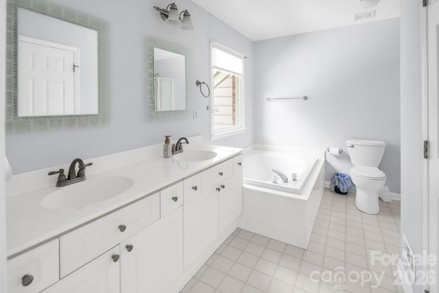 5016 Hickory Lake Lane, Matthews, NC 28105