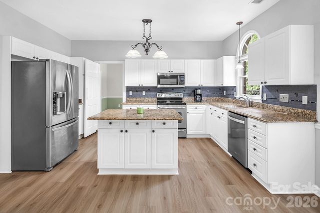 5016 Hickory Lake Lane, Matthews, NC 28105