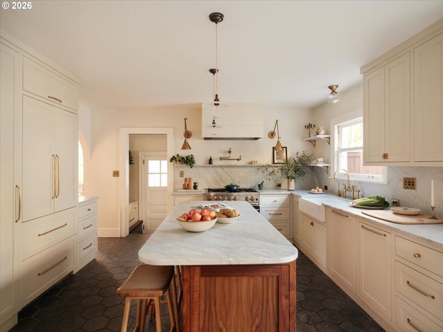 2504 Ne 35TH Ave, Portland, OR 97212