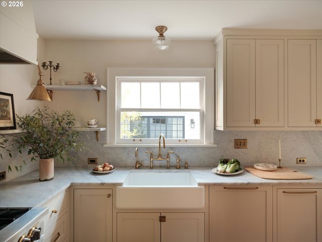 2504 Ne 35TH Ave, Portland, OR 97212