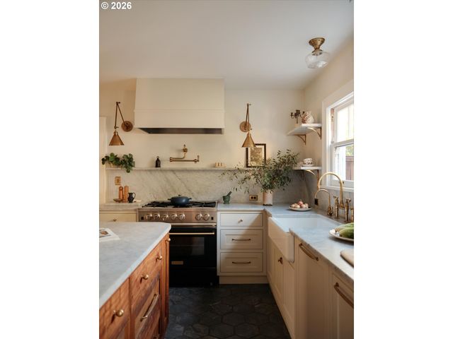 2504 Ne 35TH Ave, Portland, OR 97212