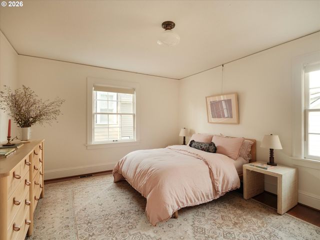 2504 Ne 35TH Ave, Portland, OR 97212